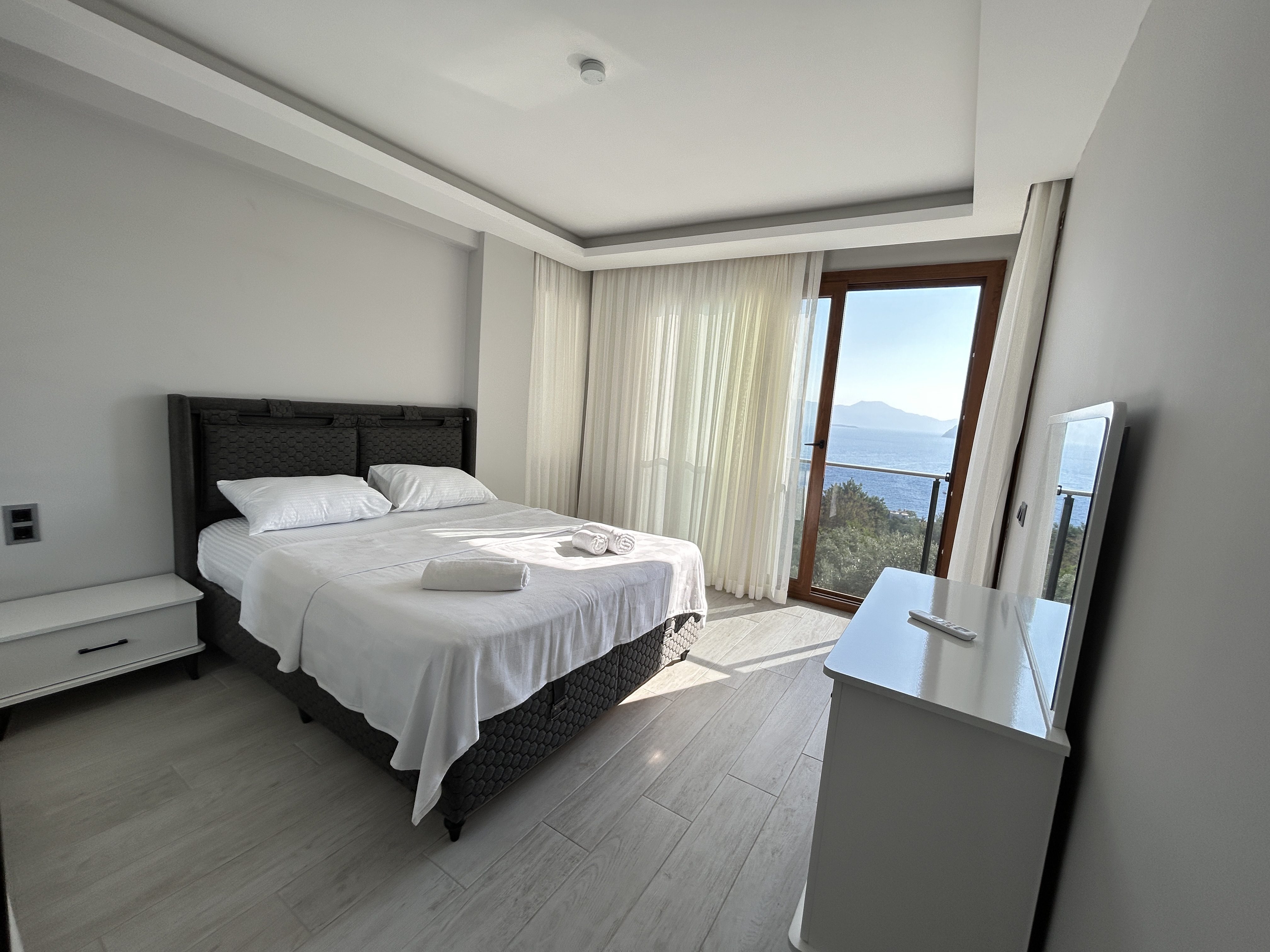 MARMARİS SÖĞÜTTE SONSUZLUK HAVUZ DENİZ MANZARALI SIFIR 4+1 VİLLA